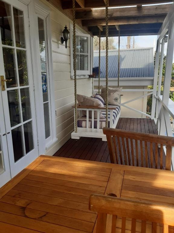 HARBOUR VIEW COTTAGE BOUTIQUE  B&B Vacation rental in Auckland
