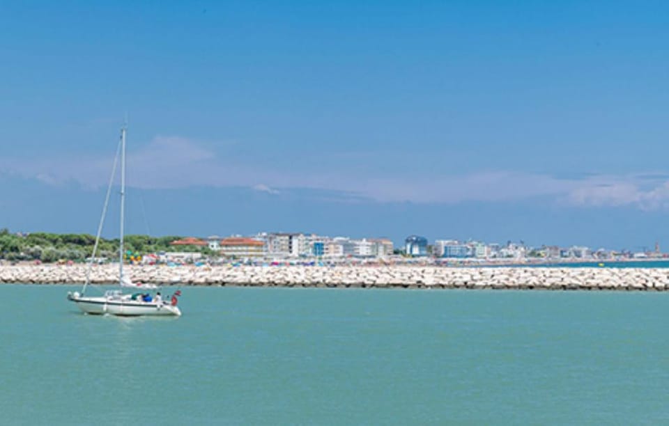 Modern Residence with Pool Near Caorle - Apartment C11 with Terrace Apartment in Veneto