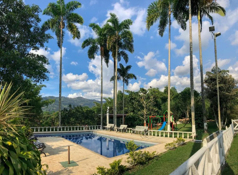 CABAÑA FAMILIAR CON VISTA AL RIO LA FLORESTA VERDE Vacation rental in Risaralda