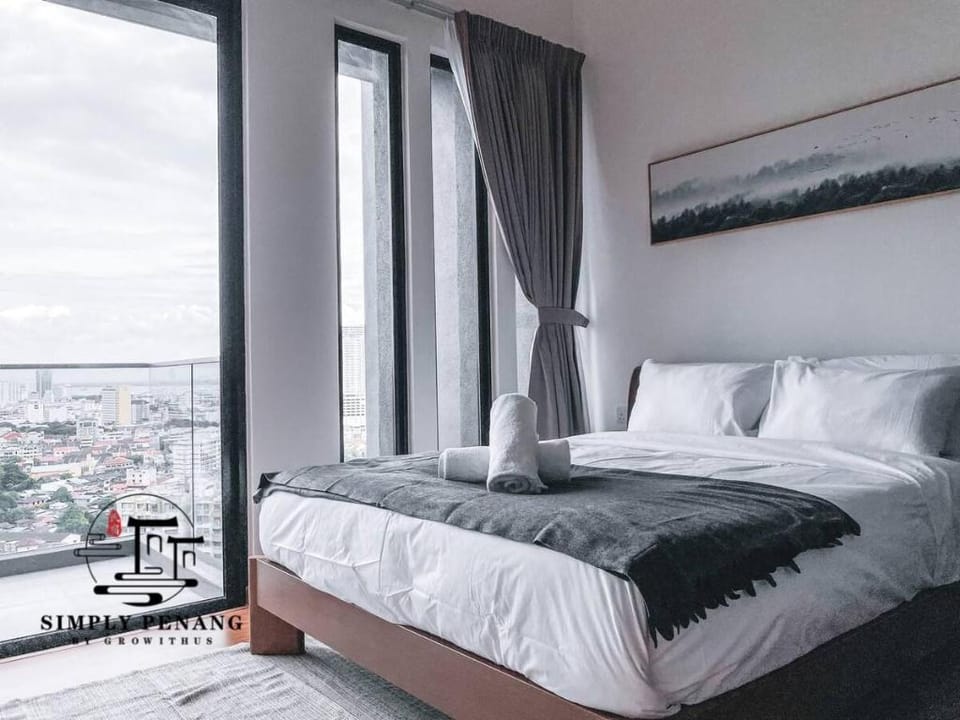 Sunshine *Komtar View*Rooftop Pool*Smart TV*Wifi Apartment in George Town