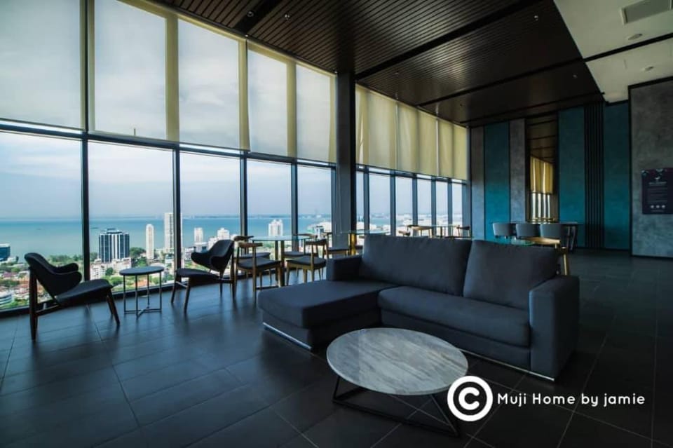 MUJI Studio 3 ★ Seaview★Georgetown★Netflix & TVBox Vacation rental in George Town
