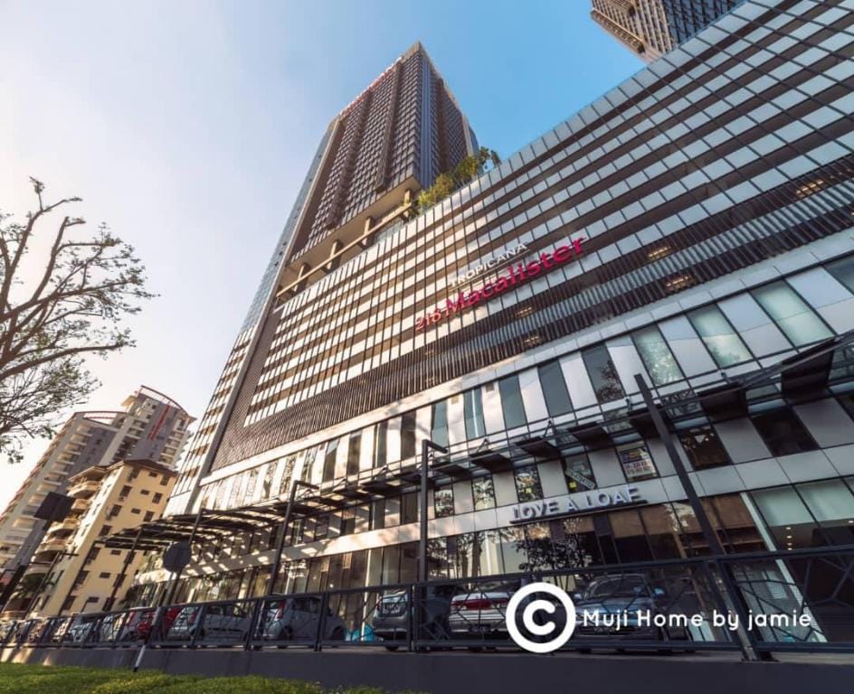 MUJI Studio 3 ★ Seaview★Georgetown★Netflix & TVBox Vacation rental in George Town