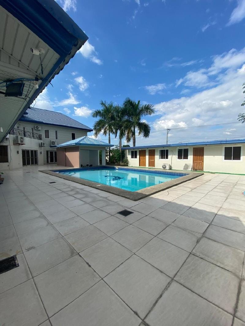 Private Big Swimming Pool with 3 Bedroom  Vacation rental in Angeles