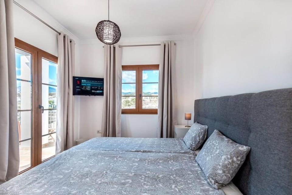Amazing 5BDR modern villa for up to 14 pax, pool.. Villa in Costa del Sol