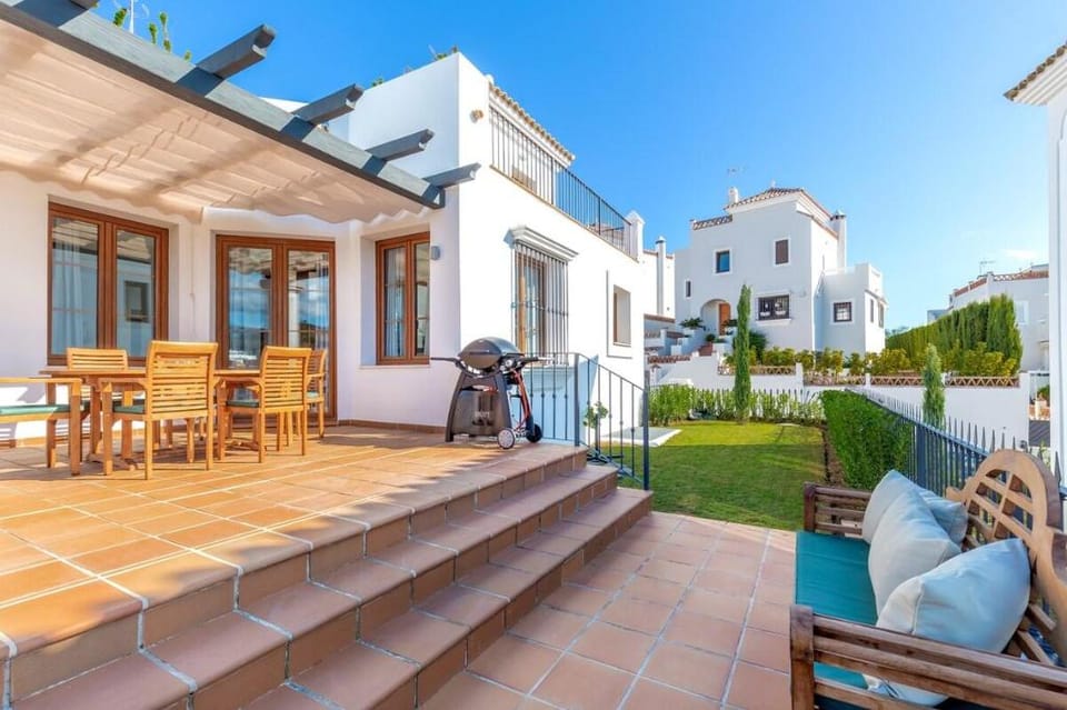 Amazing 5BDR modern villa for up to 14 pax, pool.. Villa in Costa del Sol