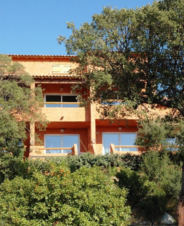 Air-conditioned apartment for 6 people in Marina di Pinarello Porto Vecchio Apartment in Zonza
