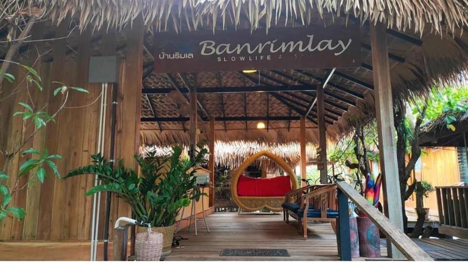 Banrimlay Pakpra บ้านริมเล Villa in Thailand