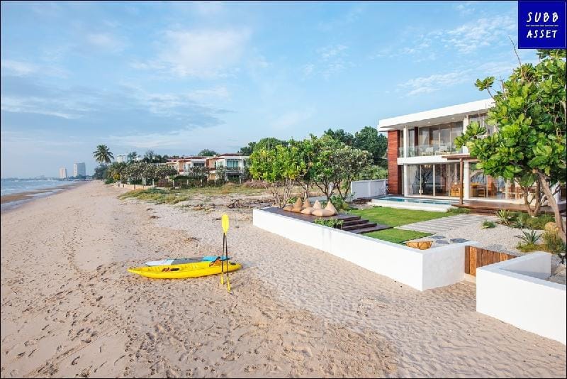 Beachfront Modern Luxury Poolvilla | Cha-am Villa in Thailand