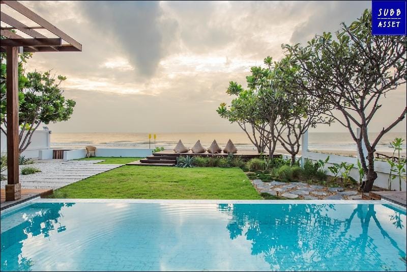 Beachfront Modern Luxury Poolvilla | Cha-am Villa in Thailand