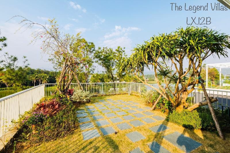 Flamingo Đại Lải 700m2 4 phòng ngủ view hồ Villa in Laos