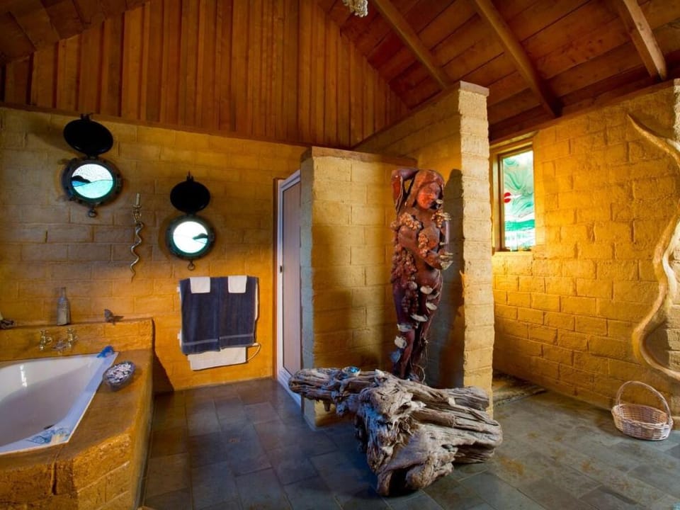 The Mudcastle 1-16 Guests (2 nights) Entire Castle Villa in Tasman District, Tasman, New Zealand