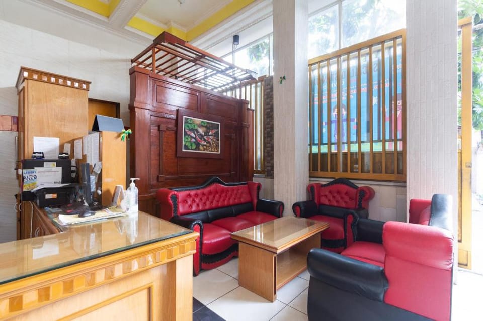 OYO 3727 Homestay Gayatri Sawojajar Hotel in East Java