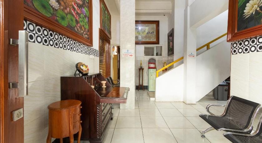 OYO 3727 Homestay Gayatri Sawojajar Hotel in East Java