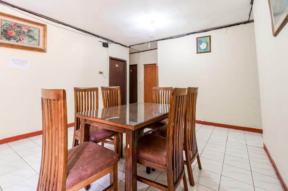 RedDoorz near Pondok Indah Water Park Hotel in South Jakarta City