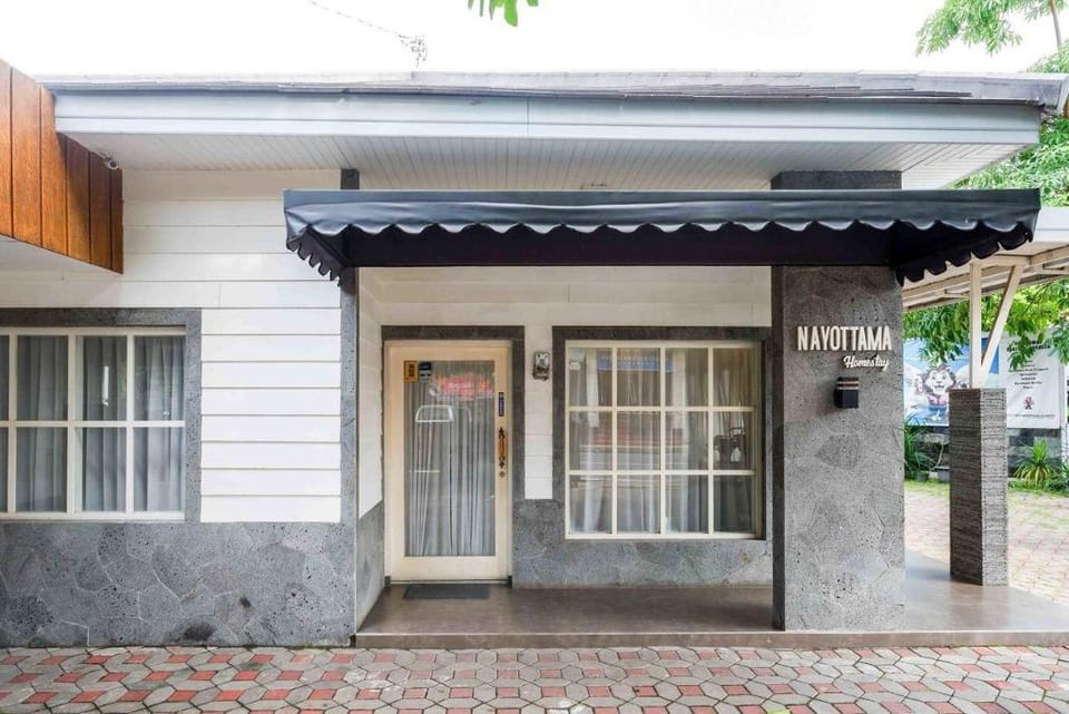 RedDoorz near XT Square 4 Hotel in Yogyakarta