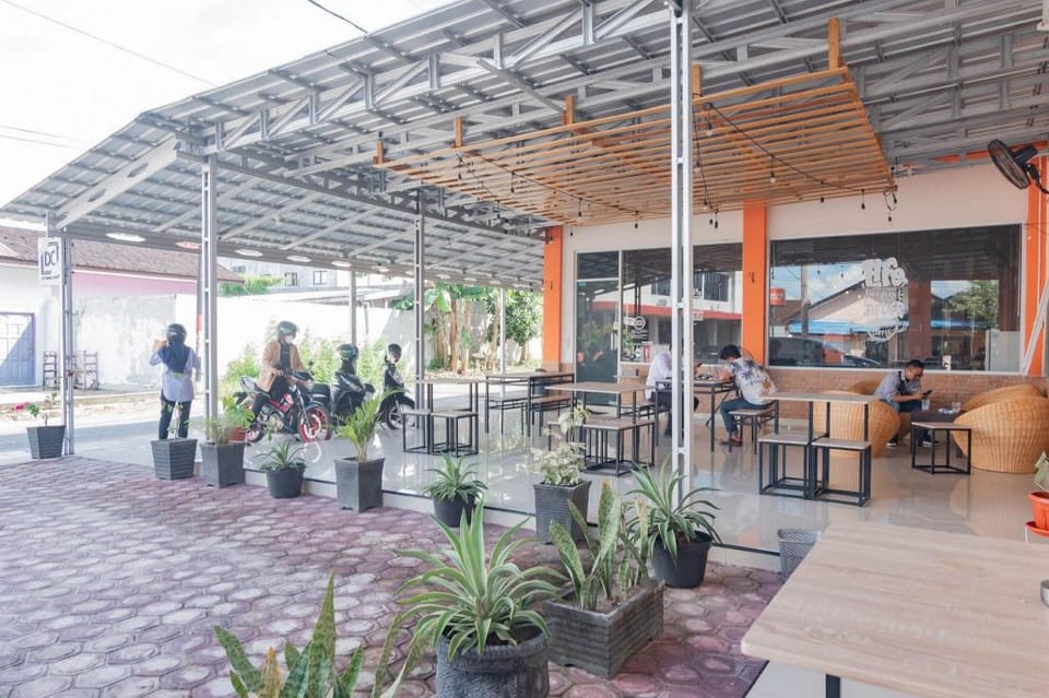 Urbanview Hotel Bundaran Besar Palangkaraya by RedDoorz Hotel in Indonesia