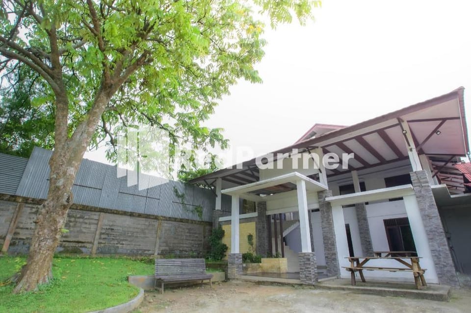 Hatta Guest House Syariah near Hayam Wuruk Jelutung Mitra RedDoorz Hotel in Indonesia