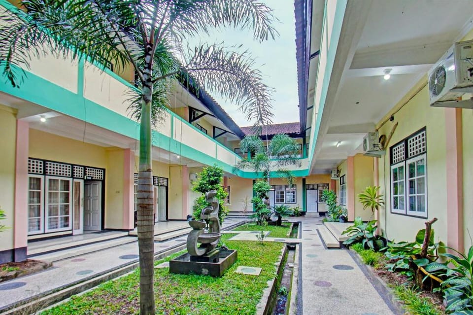 Hotel O Unram Guest House Hotel in West Nusa Tenggara, Indonesia