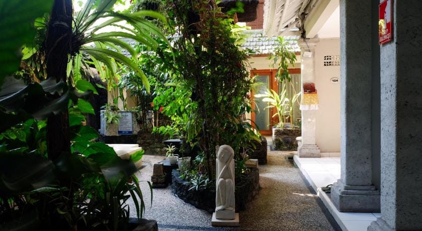 Su's Cottages Legian Hotel in Kuta