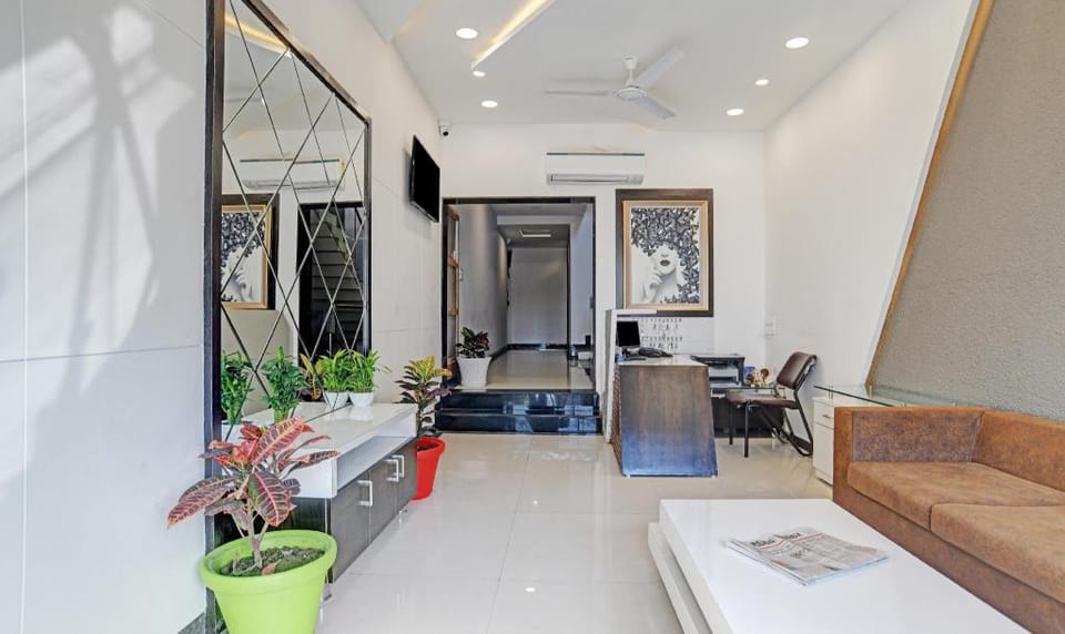 Treebo Grand Euro Pipliyahana Square Hotel in India