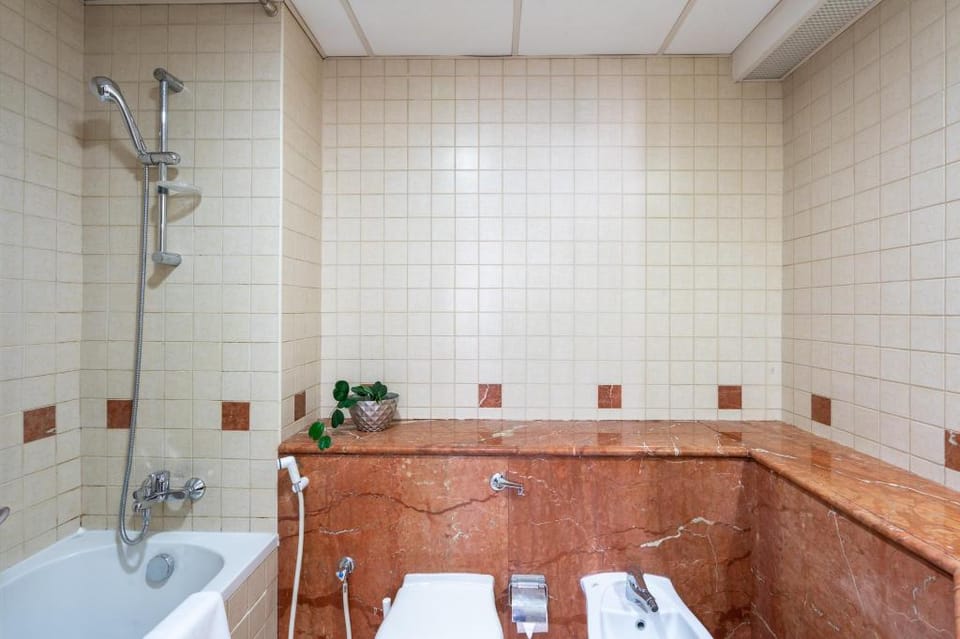 Large Apt in the Heart of Deira Near Clocktower Apartment in Dubai