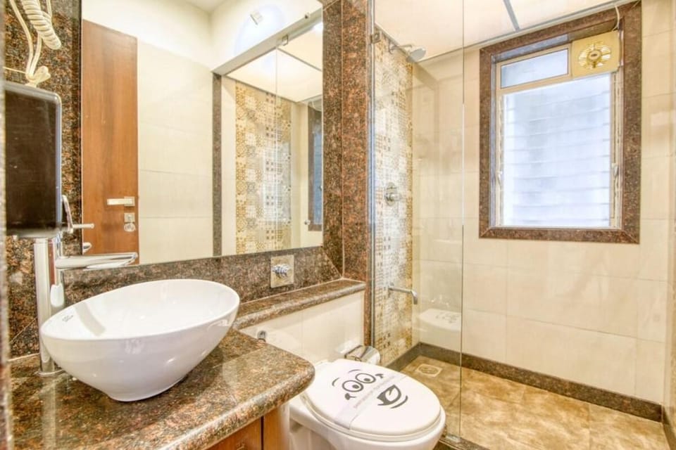 Splendid 2 BED Apartment Near NESCO Goregaon Apartment in Mumbai