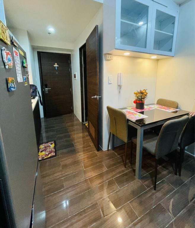 Fully Furnished 1BR, AIR Residences Makati Condo Apartment in Makati