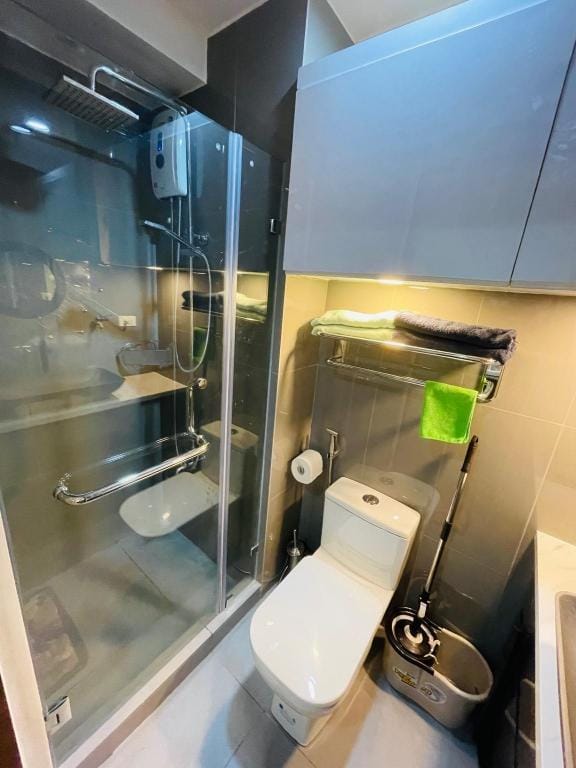 Fully Furnished 1BR, AIR Residences Makati Condo Apartment in Makati
