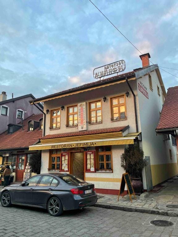 Lux Jefimija Apartman Apartment in Serbia