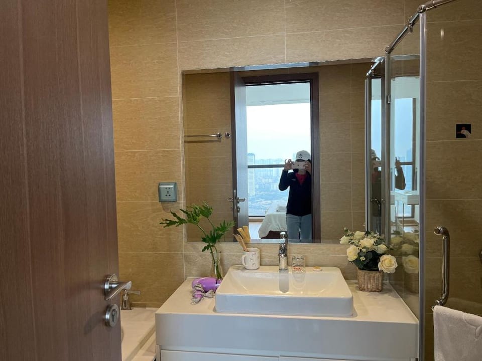 Luxury 3 bedrooms Vinhomes Skylake-802 Apartment in Laos