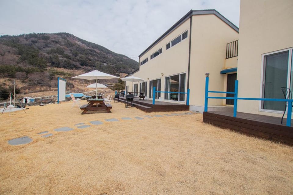 Yeosu Keumo Island Pension Bed and Breakfast in South Korea
