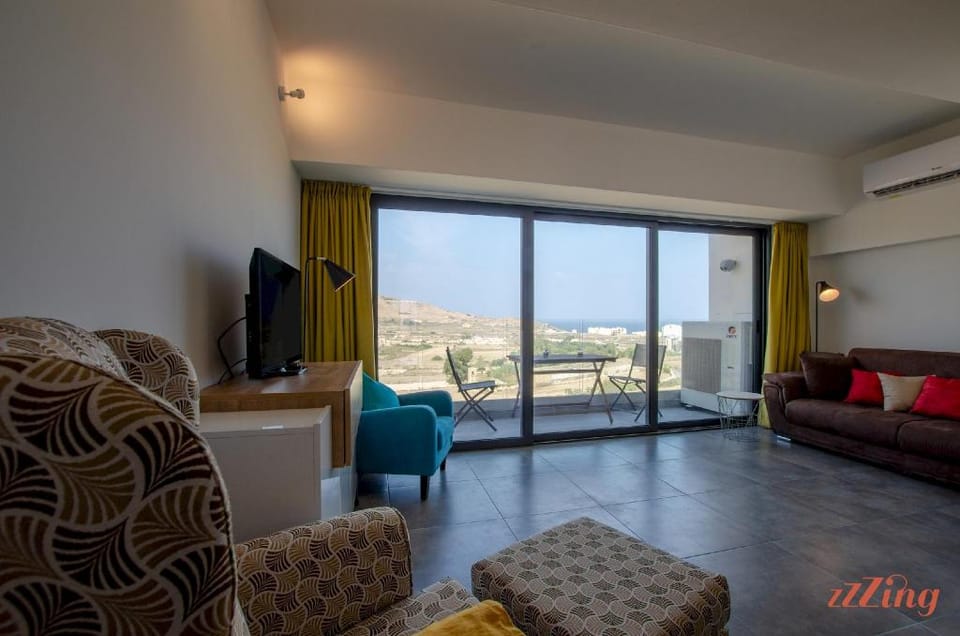 2 Bed Apartment w/ Distant Sea and Country Views Apartment in Malta