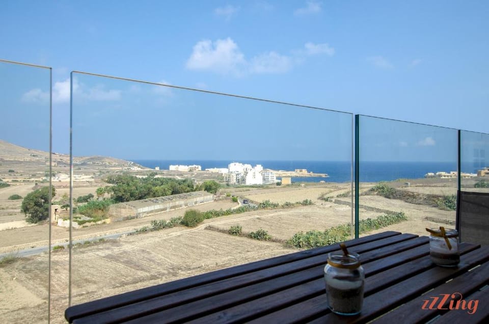 2 Bed Apartment w/ Distant Sea and Country Views Apartment in Malta
