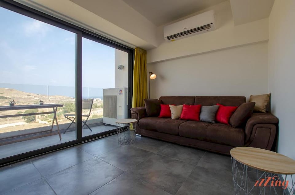 2 Bed Apartment w/ Distant Sea and Country Views Apartment in Malta
