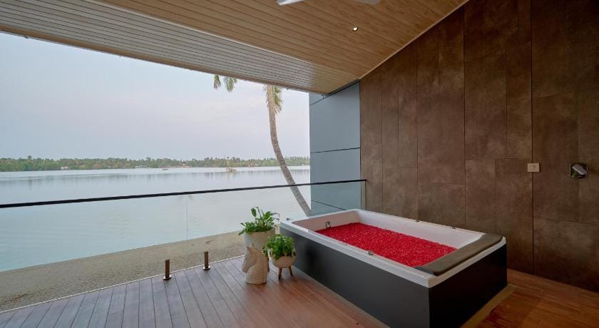 Lago Leisure Resort & Spa Hotel in Vypin