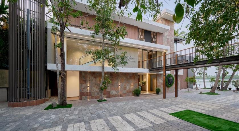 Lago Leisure Resort & Spa Hotel in Vypin
