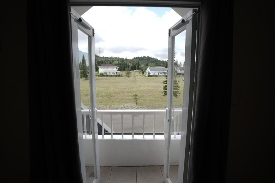 Cozy crib in Tagaytay Highlands w/ FREE BREAKFAST Villa in Calamba