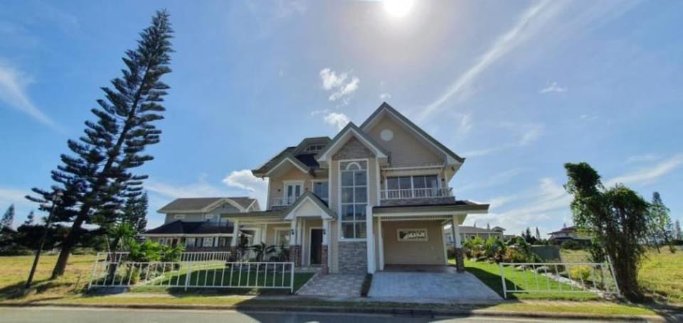 Cozy crib in Tagaytay Highlands w/ FREE BREAKFAST Villa in Calamba