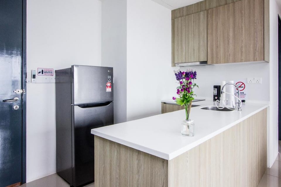 Tropicana 218 ♛Seaview ♛Komtar view ♛Near Heritage Apartment in George Town