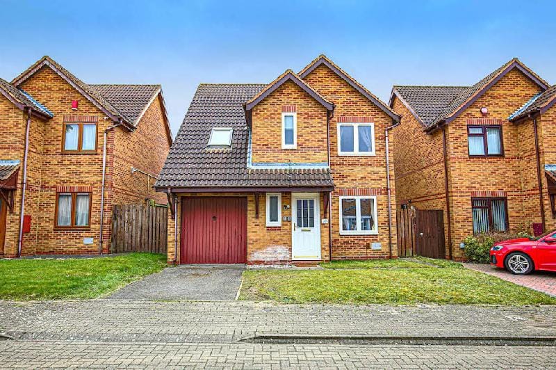 Detached House - Free Parking, Garden & Netflix  Vacation rental in Aylesbury Vale