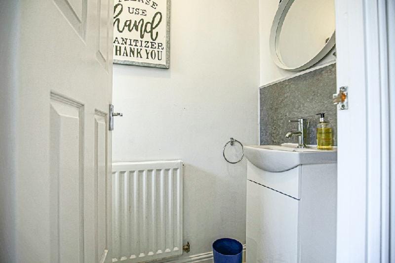 Detached House - Free Parking, Garden & Netflix  Vacation rental in Aylesbury Vale
