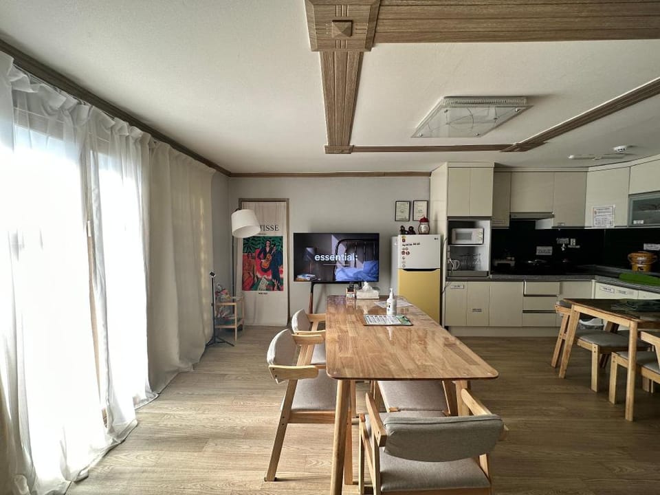 A <Group Exclusive Up to 10 People> Sasang Station Exit 1, 5 Minutes Away Vacation rental in Busan