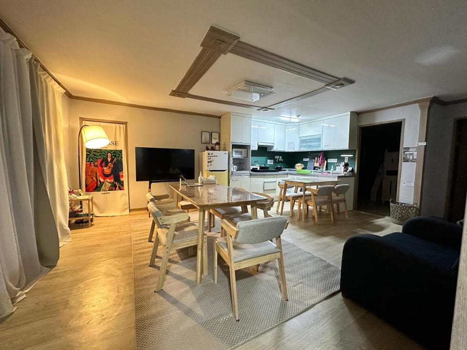 A <Group Exclusive Up to 10 People> Sasang Station Exit 1, 5 Minutes Away Vacation rental in Busan