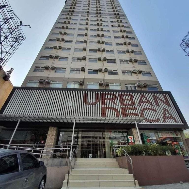 No.03 MACK'S AWESOME PLACE+UNLIWIFI+NETFLIX+HEATER Apartment in Mandaluyong