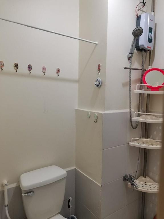 No.03 MACK'S AWESOME PLACE+UNLIWIFI+NETFLIX+HEATER Apartment in Mandaluyong