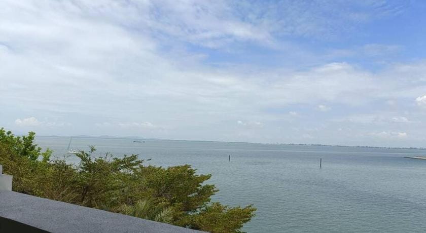 Straits Quay Marina Suites 13A @AuroraHomes Apartment in Penang