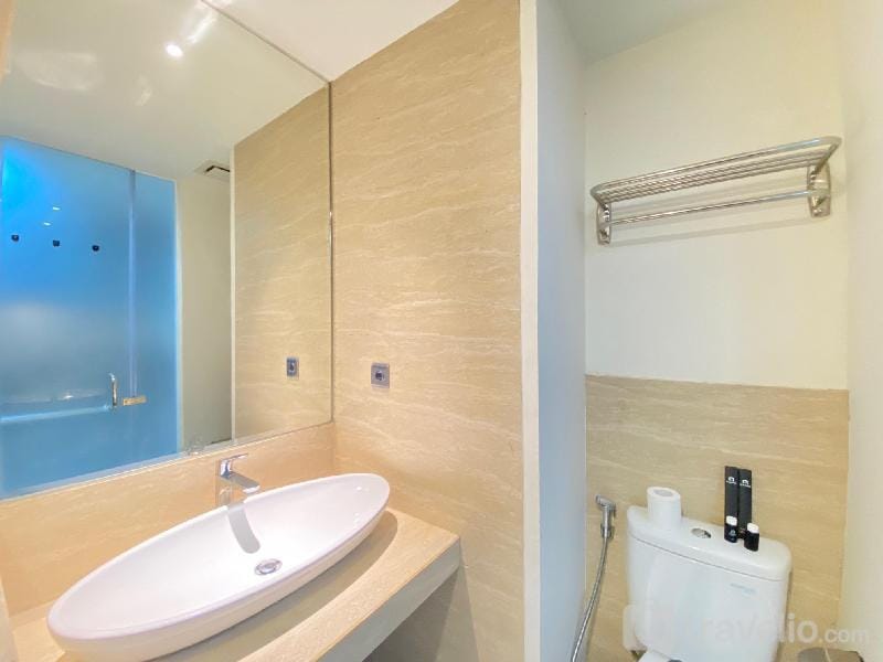 Modern Studio with Jacuzzi at Art Deco By Travelio Apartment in Bandung