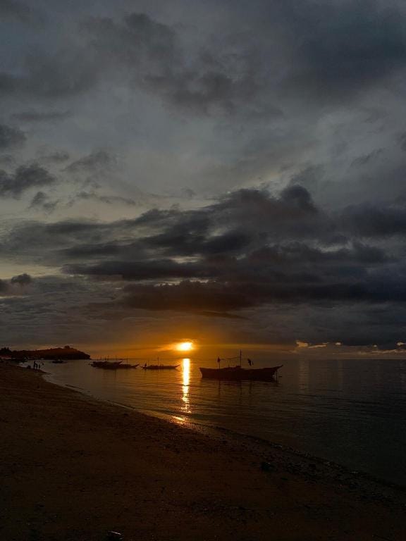 Eight bed Beach House (Daanbantayan, Cebu) Vacation rental in Central Visayas