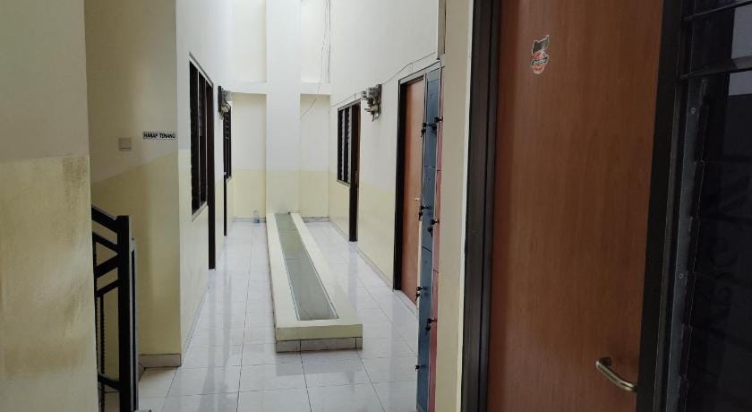 Hotel O C16 Siwalankerto Syariah Hotel in Surabaya