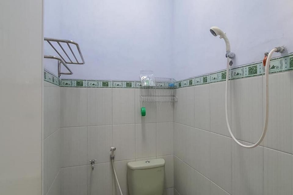 Angrumba Family Homestay Syariah near RSUD Caruban Mitra RedDoorz Hotel in East Java